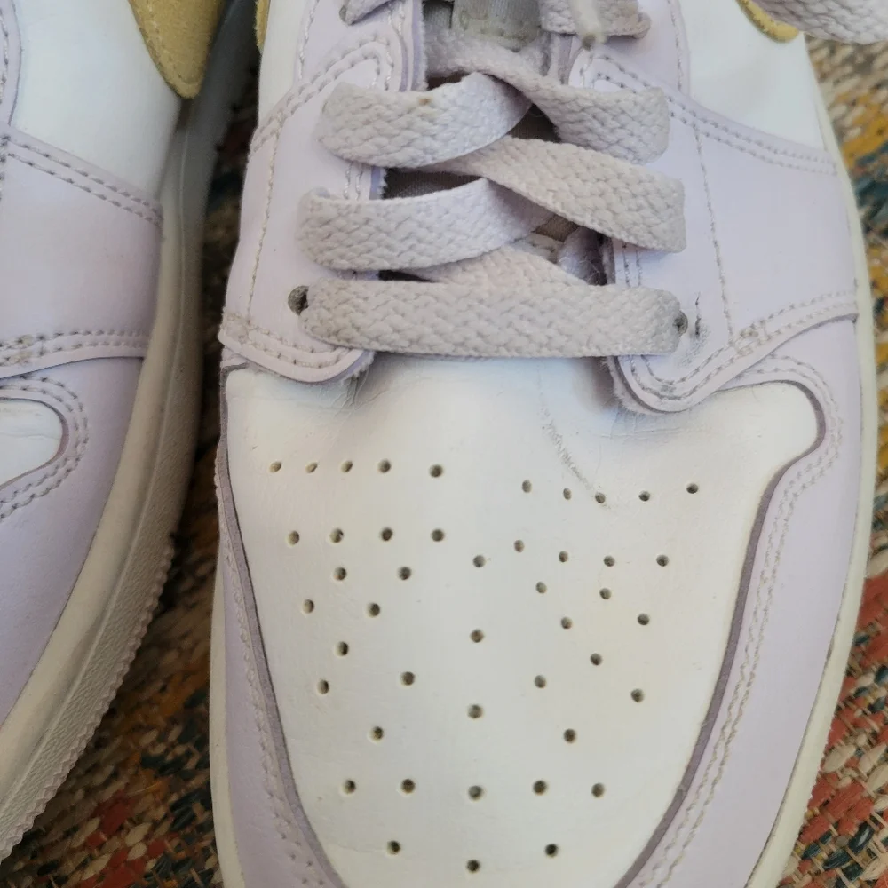 Air Jordan Nike 1 Low In Barely Grape